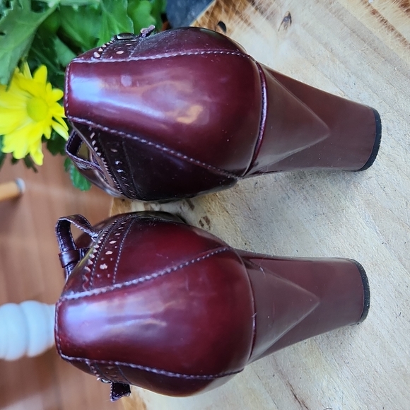 8M Burgundy Wine Dark Red Brogued Patent Aldo T-strap Round-Toe Mary Janes Vegan - Picture 3 of 10
